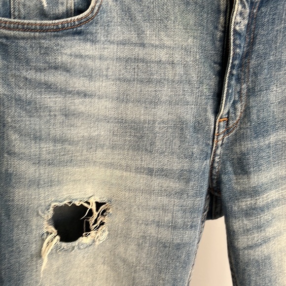 Distressed jeans - Picture 4 of 6
